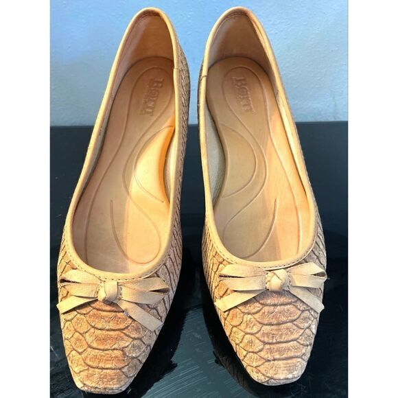 Born Carrie Flats Size 7 Medium Cork Snake Embossed Bow Trim Brown Comfort - Picture 1 of 12